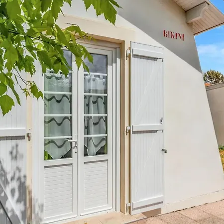 Holiday home Maison Charmante A Avec Jardin Cloture