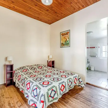 Maison De 2 Avec Jardin Clos A Sur A 1 Km De La Soulac-sur-Mer