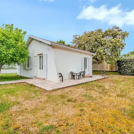 Holiday home Maison Charmante A Avec Jardin Cloture